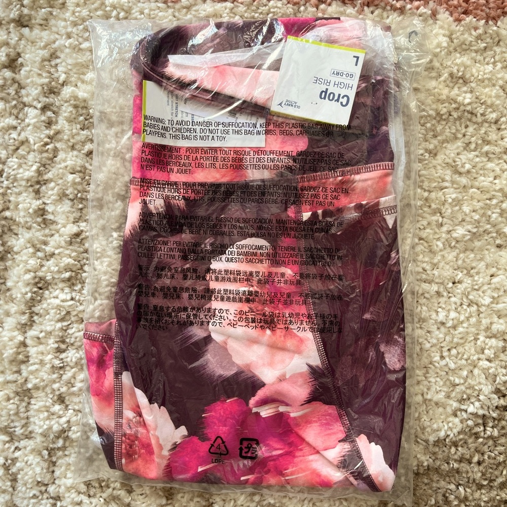 NWT Rose Floral Crop High Rise Go Dry Active wear bottoms.